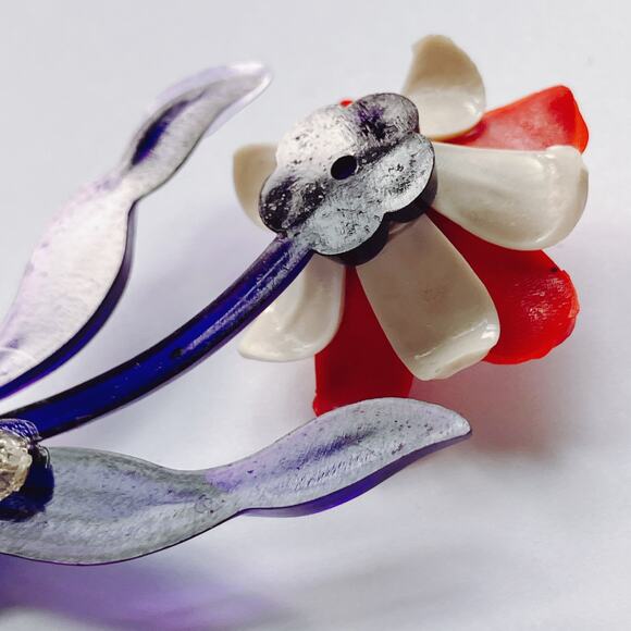 VTG Mid Century Red White Blue Lucite Thermoset Flower Brooch 40s 50s Patriotic - Picture 8 of 9